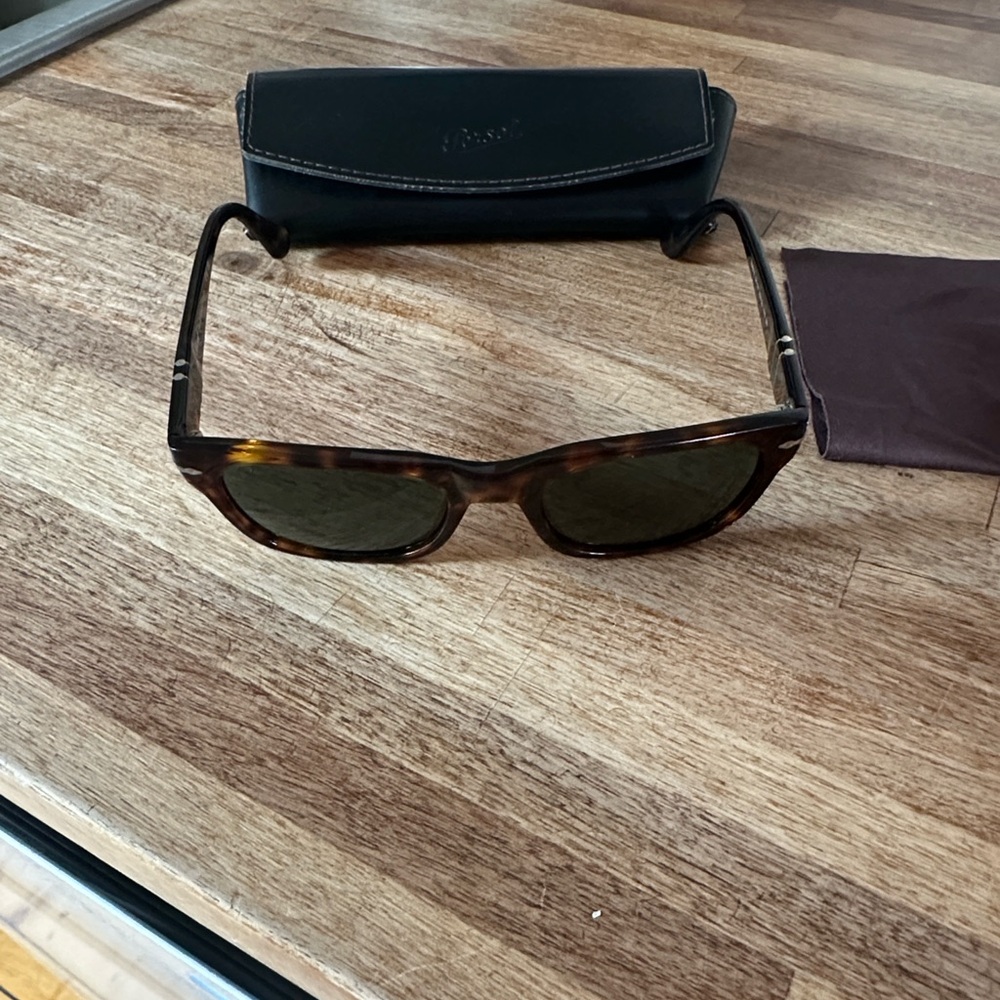 Persol Elegant tortoise sunglasses and case